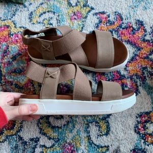 Brown Women’s sandals size 7